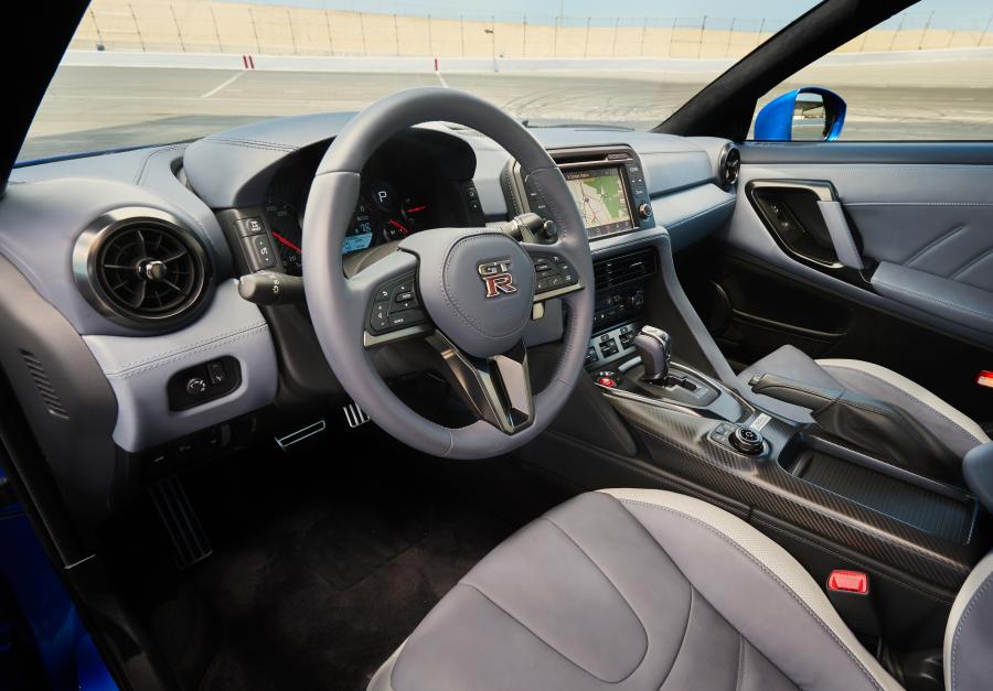 Интерьер Nissan GT-R 50th Anniversary (R35) 2019 года  (NA) (фото 36 из 40)